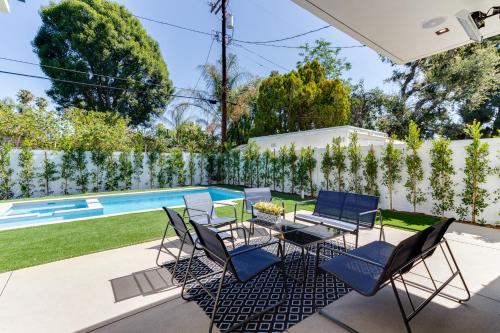 Posh Luxury Modern Home with Pool Spa and Rooftop Deck in Encino