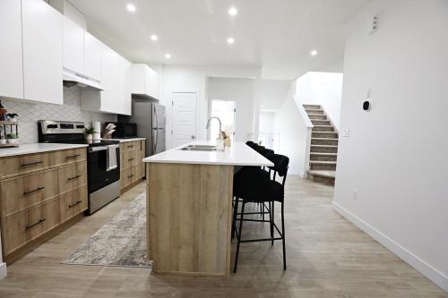 köök, Kinglet 4BR Getaway AC Garage Near WEM Disney in Acheson (AB)