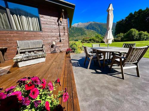 Hawkshead Boutique Studio & Gardens in Makarora