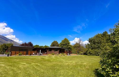 Hawkshead Boutique Studio & Gardens in Makarora