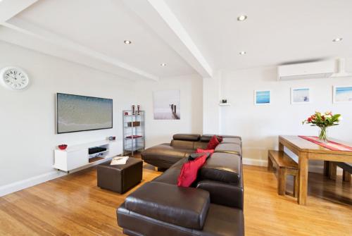 DUDL3C - Lovely Modern Coogee Apartment - image 4