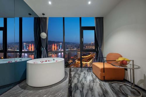 Джакузі, Nanqing Island Sky River View Hotel (Chongqing Jiefangbei Hongyadong Branch) in Чунцін