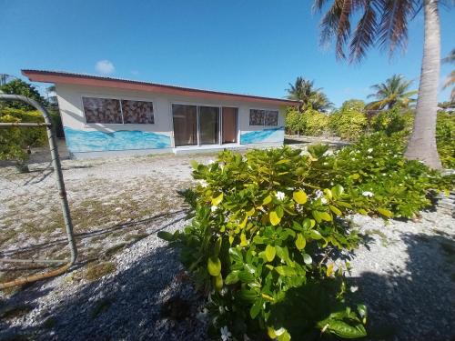 Exterior view, Chez les Ami's Rangiroa in Rangiroa