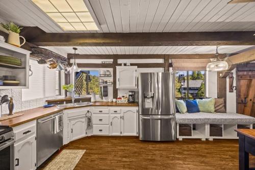 The Lake House in Crestline, USA