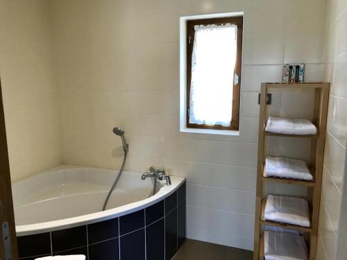 Gîte rustique au calme avec cheminée et jardin, 4 pers. - FR-1-489-600 (Gite rustique au calme avec cheminee et jardin, 4 pers. - FR-1-489-600) in Neuilly-le-Réal
