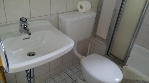 Single Room image 8