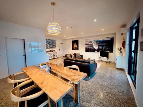 Luxury Waterfront Marina Apartment - Bay of Islands, New Zealand in Opua