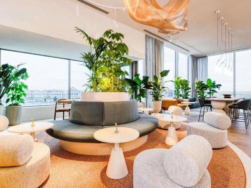 ผับ/เลาจน์, โมเวนพิค บรัสเซลส์ แอร์พอร์ต (Movenpick Brussels Airport) near สนามบินบรัสเซลส์