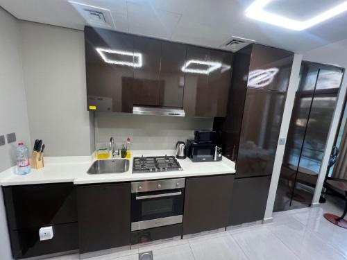 Studio in Business Bay Huge Balcony & Pool View