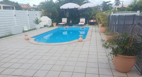 Coquet F2 Climatise Avec Piscine au Lamentin - Location saisonnière - Le Lamentin
