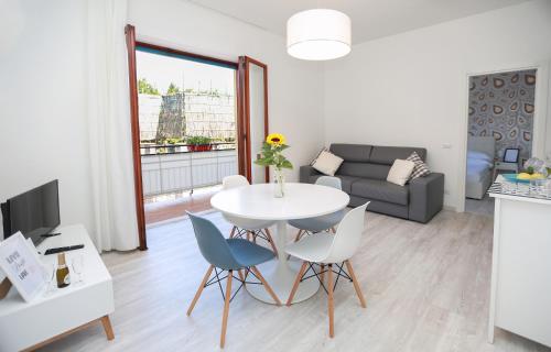 Flower Suites Sorrento - image 13