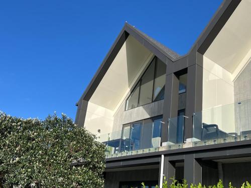 Luxury Waterfront Marina Apartment - Bay of Islands, New Zealand in Opua