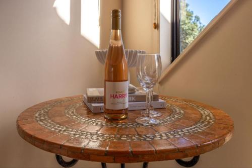  négyzetméteres, 1 hálószobás Ház 1 fürdőszobával Waiheke Sziget területén (Sunrise Loft – Sea Views & Serenity Above It All) in Waiheke Island