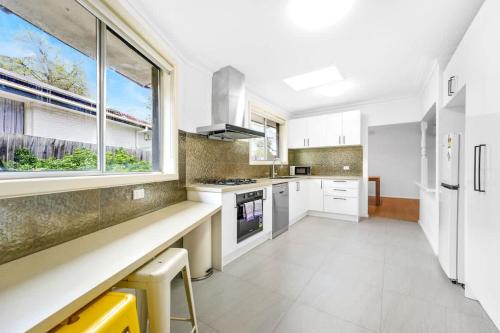 Comfy Croydon Family Getaway Near Trails and Cafes in Croydon
