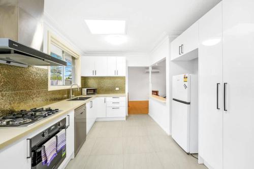 Comfy Croydon Family Getaway Near Trails and Cafes in Croydon