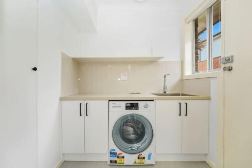 Comfy Croydon Family Getaway Near Trails and Cafes in Croydon