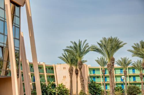 Zunanjost, Alma in Caesarea