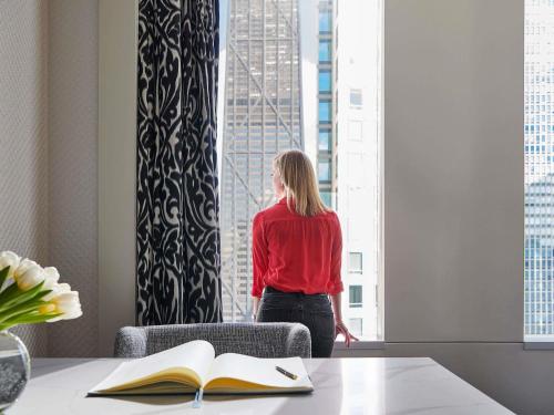 Sofitel Chicago Magnificent Mile - image 2