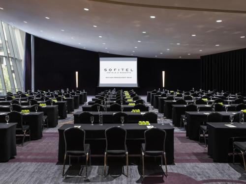 Sofitel Chicago Magnificent Mile - image 10
