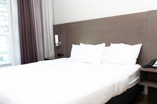 Country Inn & Suites by Radisson Prairie du Chien WI - image 32