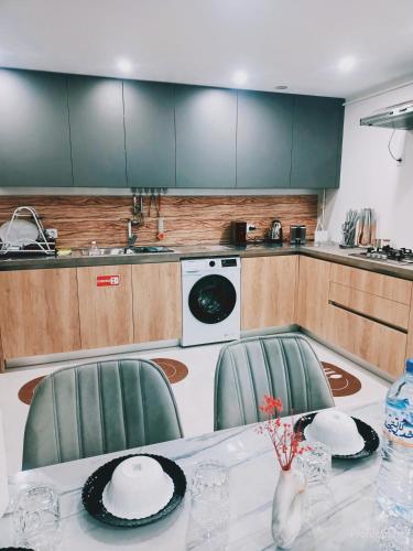 Large Apartment, Sea View, Jacuzzi & Family Games in Bordj El Kiffan