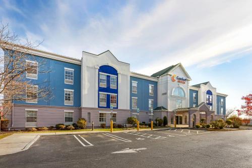 Comfort Suites East Brunswick - South River in East Brunswick, USA
