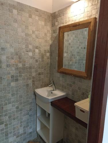 חדר אמבטיה, Studio à Tamaon (Studio a Tamaon) in Kone