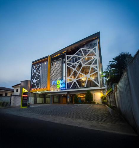 Exterior view, Front One Hotel Sragen in Sragen