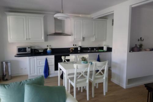 Spacious 70 m flat with Balcony and sea view! - image 4