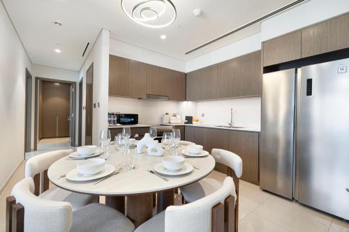 The Grande Signature Experience Modern 2BR with Incredible Views of Burj Khalifa & Dubai Fountain, Steps Away from Dubai Mall, Дубай (фото 6)