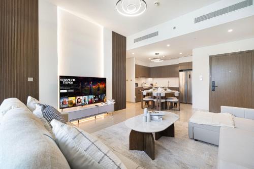 The Grande Signature Experience Modern 2BR with Incredible Views of Burj Khalifa & Dubai Fountain, Steps Away from Dubai Mall, Дубай (фото 5)