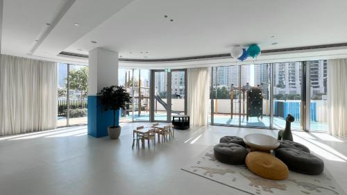 Best Burj Khalifa View 2BR Apartment In Downtown - image 7