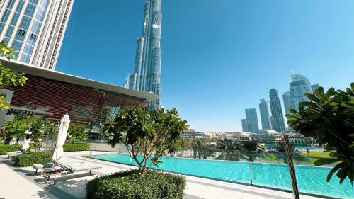 The Grande Signature Experience Modern 2BR with Incredible Views of Burj Khalifa & Dubai Fountain, Steps Away from Dubai Mall, Дубай (фото 8)
