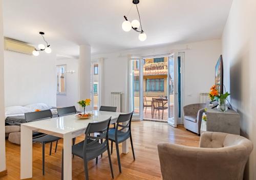 brd 41 12- Ponte Vecchio Spacious Central Penthouse
