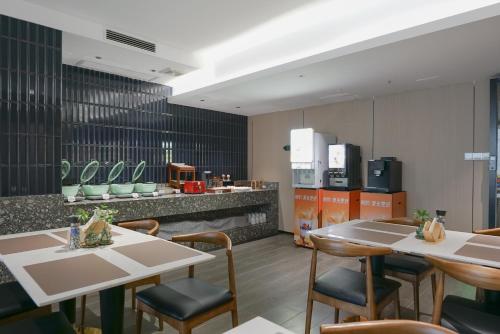 Paco Hotel Tianhe Coach Terminal Metro Satation Guangzhou-Free Shuttle Bus for Canton Fair - 레스토랑