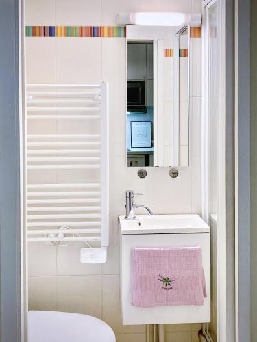 Cozy Studio near the Eiffel Tower – Central 7th - image 11