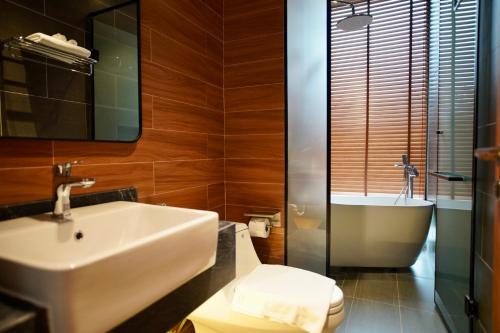 room detail thumbnail 2