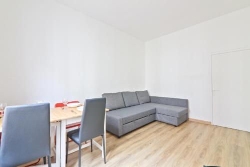 Eiffel Tower 2 Heart of Paris 1BR-4P with NetFlix - image 7