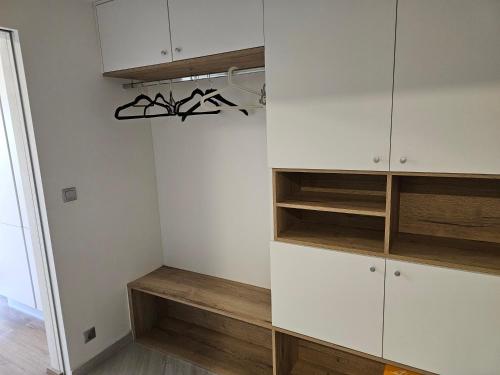 Prague Centre Luxury Apartment & Parking - with large glass balcony, Prague (photo 7)