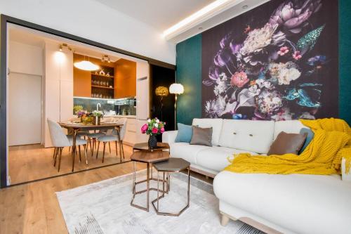 2BR, 4 Baths, Terrace Steps from Sofia Landmarks, Sofia (Foto 6)