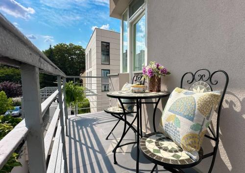 2BR, 4 Baths, Terrace Steps from Sofia Landmarks, Sofia (Foto 8)
