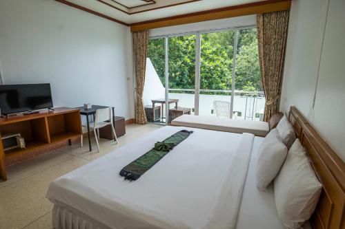 room detail thumbnail 2