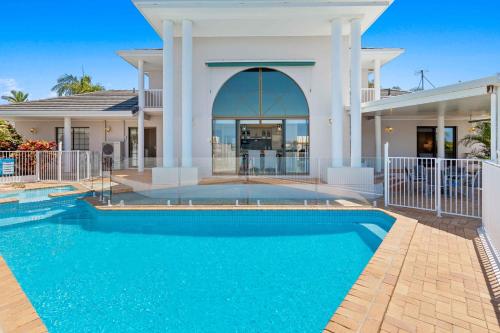 Úszómedence, Casa Martinique 4BR Home in Clear Island Waters