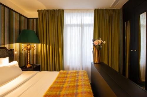room detail thumbnail 1