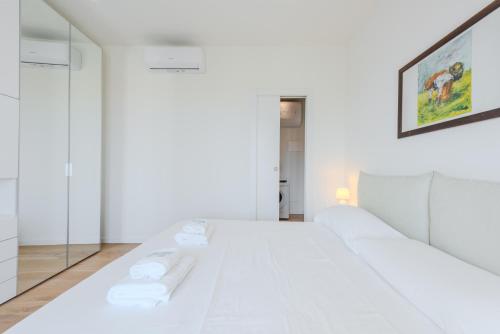 EasyTopStay - Naviglio White Bliss