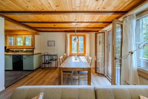 Mountain Apartment - Hot Tub & Sunset Views, Аксальп (фото 7)