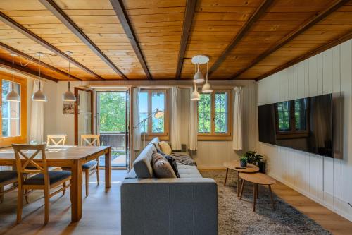 Mountain Apartment - Hot Tub & Sunset Views, Аксальп (фото 4)