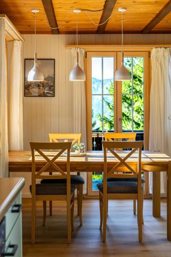 Mountain Apartment - Hot Tub & Sunset Views, Аксальп (фото 10)