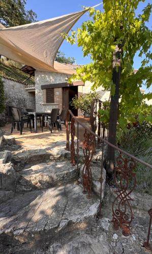 A szálláshely kívülről, Il cottage degli ulivi in Scandriglia