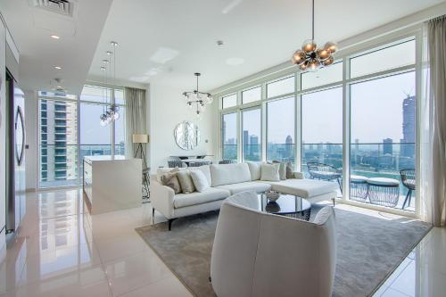 Luxury 3BR plus Maids Room in Emaar Beachfront, Dubai